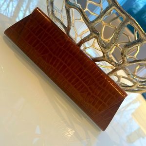 Ladies clutch Kenneth Cole  amazing condition golden brown